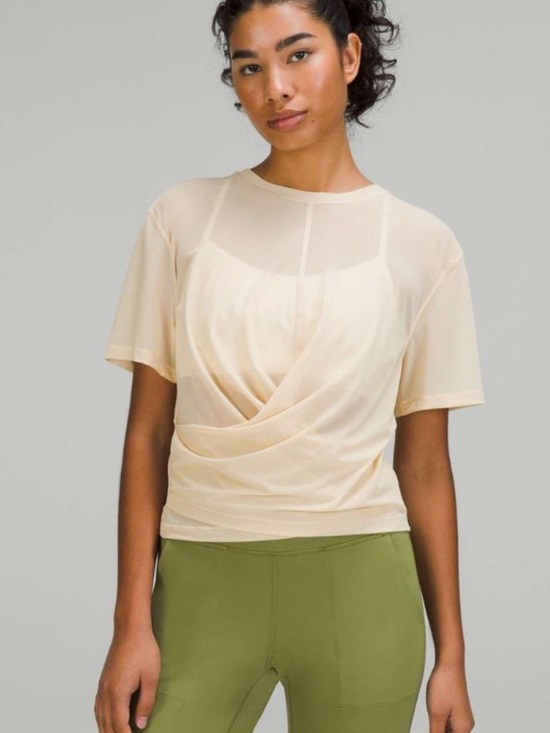 lululemon athletica Tops - [LULULEMON] Lightweight Mesh Reversible Yoga T-Shirt in ‘Prosecco’